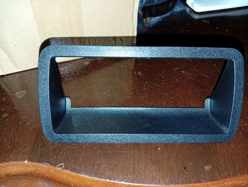 Tailgate Handle / Bezel for 1994-2004 Chevy S10 / GMC Sonoma
