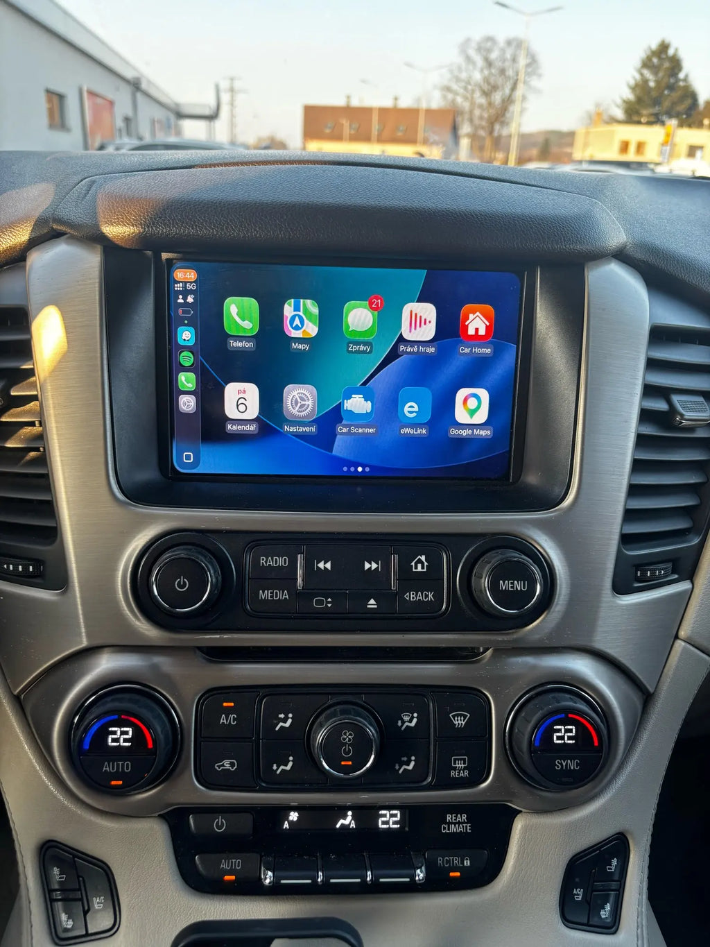 Wireless CarPlay Adapter for 2014-2018 Chevy Silverado, 8 in. Screen